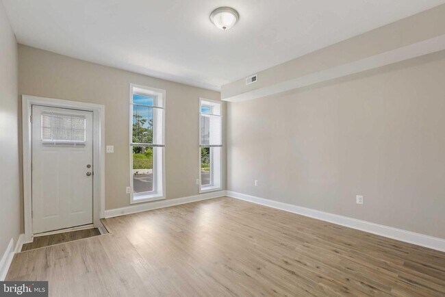 Building Photo - 1508 N Montford Ave