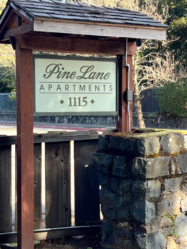Foto del edificio - 1115 Sir Francis Drake Blvd