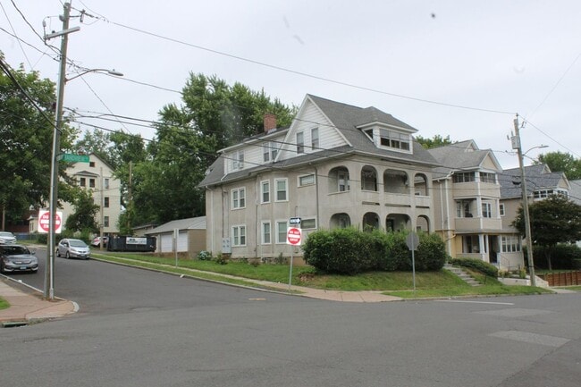 Building Photo - 45 Grandview Terrace