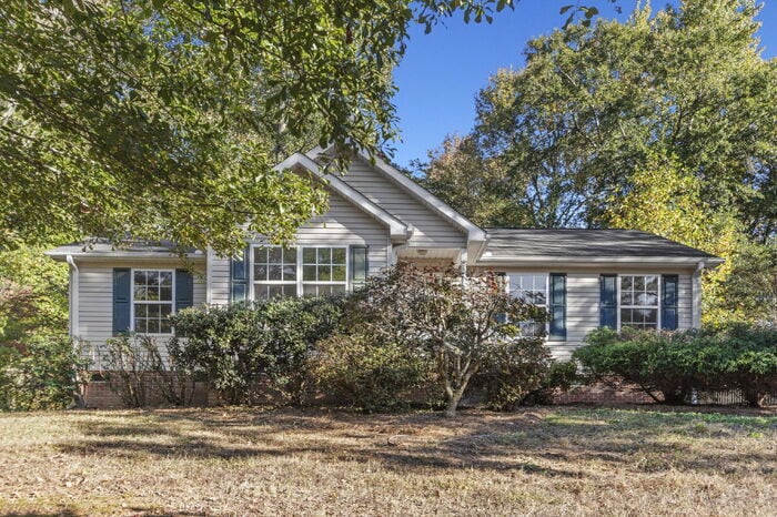 Foto principal - 3BR/2BA Home with Deck & Storage Shed in P...