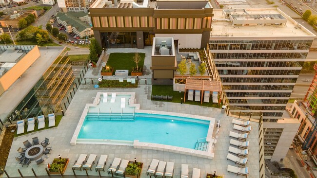 Building Photo - THE WORD "LUXURY" FAILS TO DO JUSTICE TO T...
