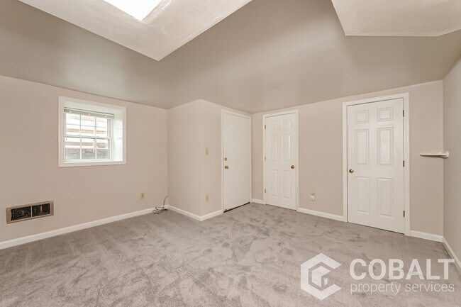 Building Photo - 1005 Greenwood Ave NE