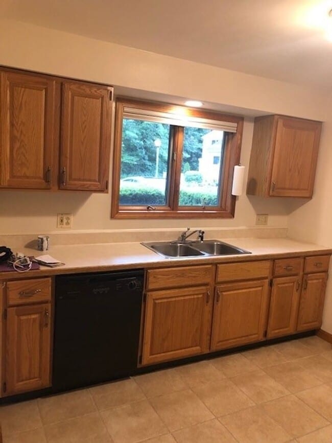 Foto del edificio - Spacious 2BR/1BA Condo Available Now!! - Great Residential Location!