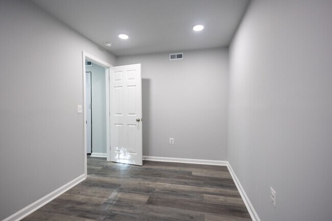 Foto del edificio - Amazing 3 BR/1 BA Apartment in Anacostia with 1 month free rent and 1 year of free parking!