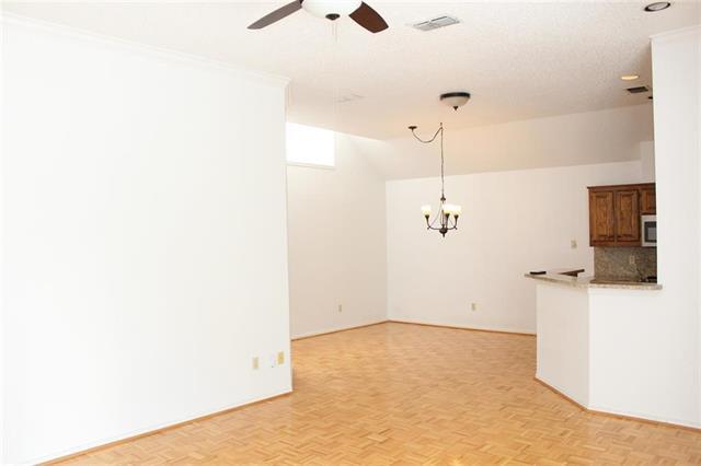 Foto del edificio - 3120 Silver Springs Ln