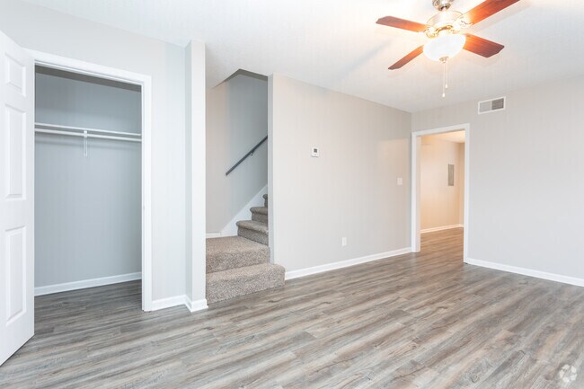 2HAB, 1,5BA - 1000SF - Sala de estar - Arlington Village Townhomes