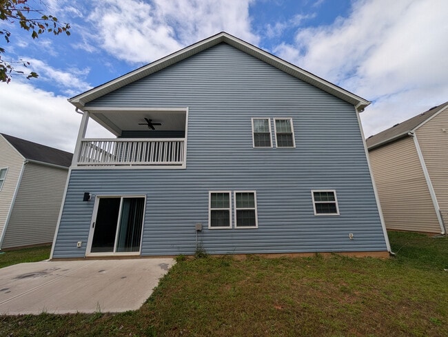 Building Photo - Room in House on Stone Mountain Dr