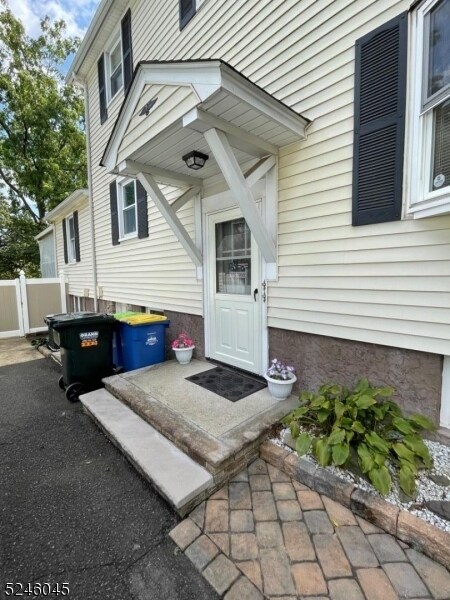 Building Photo - 27 Irvington Ave