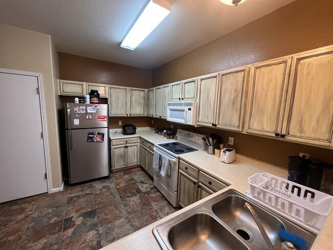 Building Photo - Beautiful Ridgeview at Stetson Hills Townhome Near Powers Corridor Amenities with a 2 Car Garage!