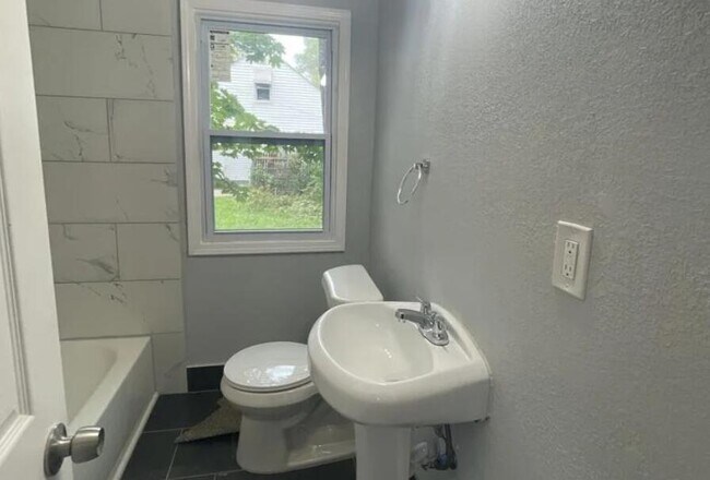 Foto del edificio - 19344 Bradford Ave