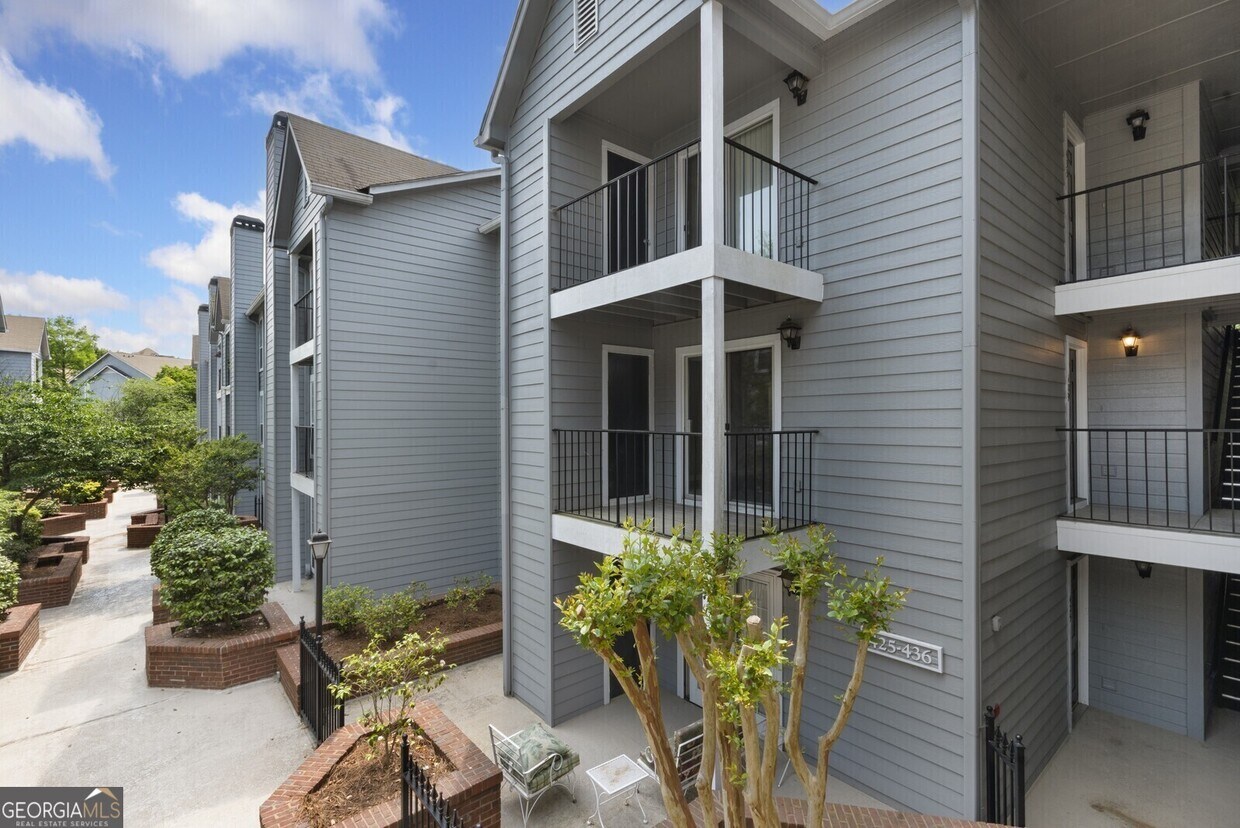 429 Granville Ct Unit 429, Atlanta, GA 30328 Condo for Rent in