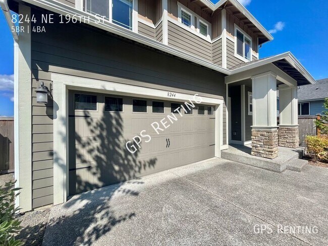 Building Photo - Luxury 5 Bedroom Home In Kenmore!