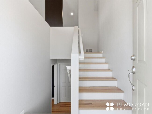 Foto del edificio - Relax by the fire in this beautiful rental home!