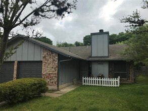 Building Photo - 2602 Hidden Oaks Dr