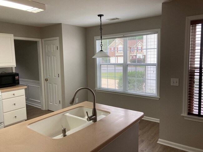 Building Photo - 2328 Leacroft Way