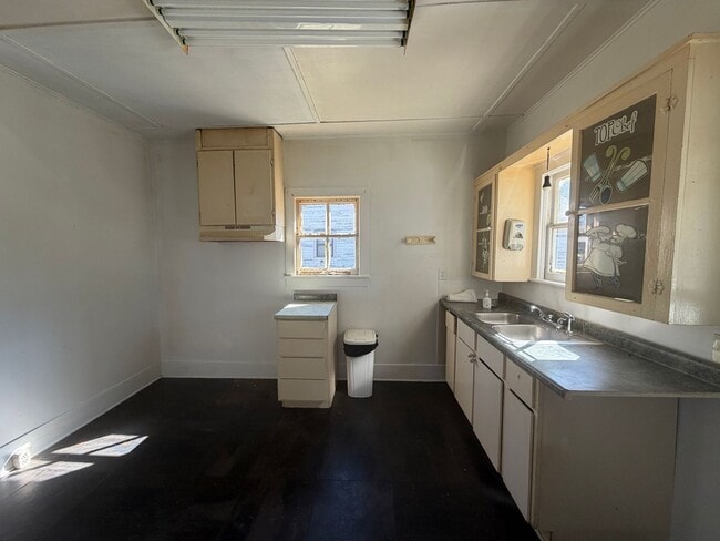 Building Photo - FOR RENT IN LAFAYETTE!