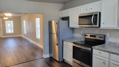 Building Photo - 340 S 6th St