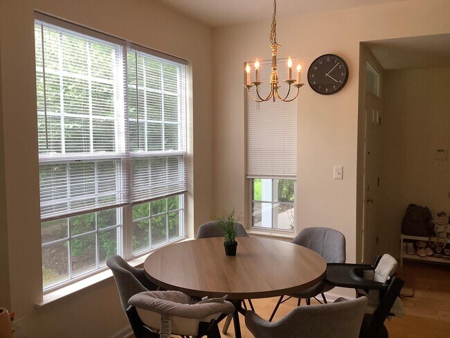 Foto del edificio - 51 Heath Ct