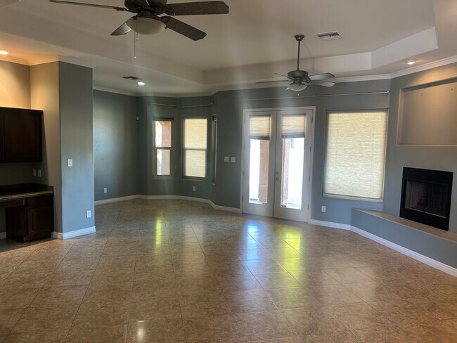 Foto del edificio - POOL HOME- MOVE-IN READY!