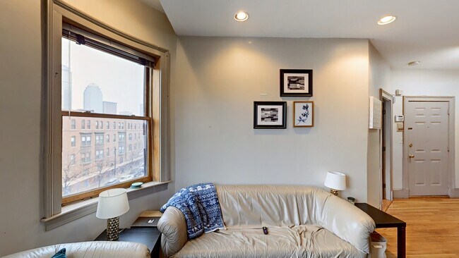 Foto del edificio - 616 Columbus Ave