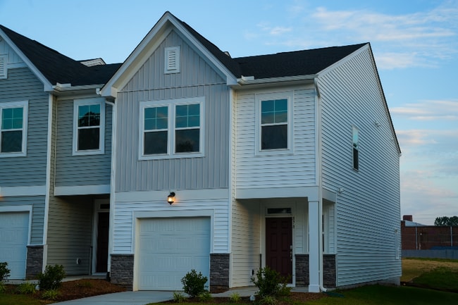 Building Photo - 878 Pilot St