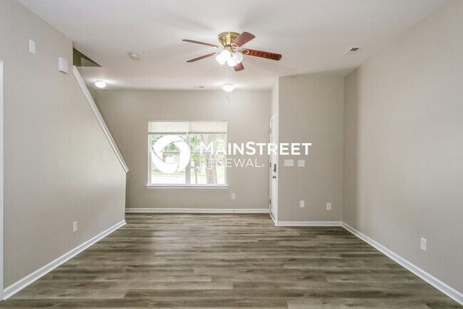Foto del edificio - 3 Bedroom Pet-Friendly Home in Charlotte, NC with Main Street Renewal