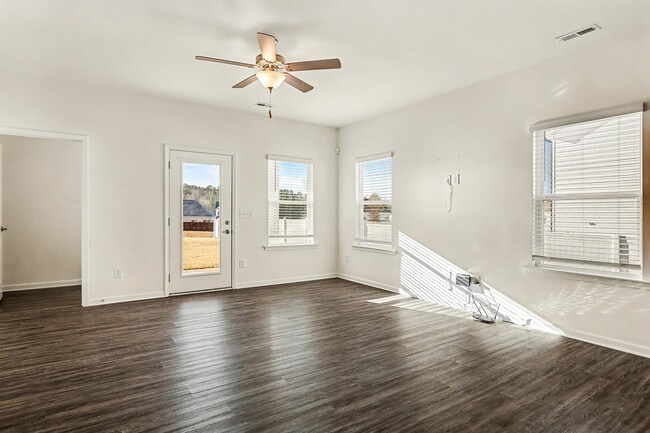 Building Photo - 103 W Tecoma Ln