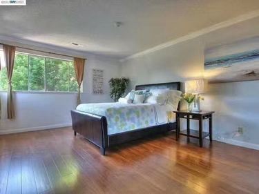 Building Photo - 6834 Jarvis Ave