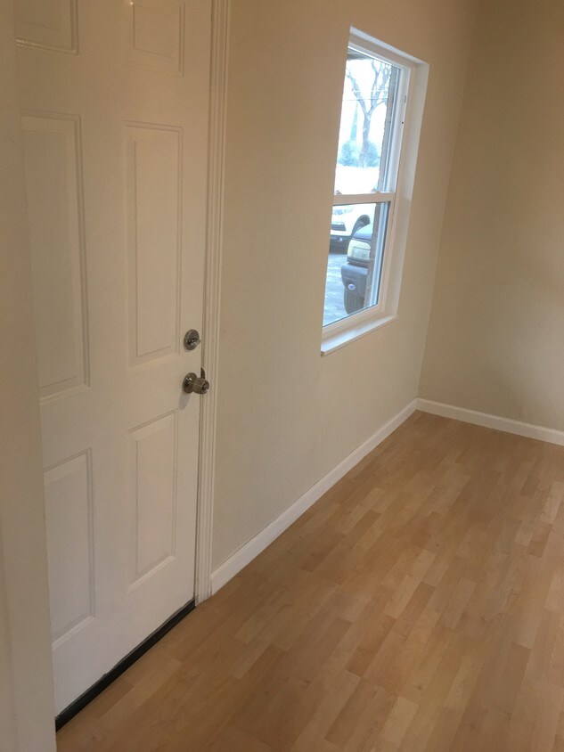 Primary Photo - 224 Park Ave