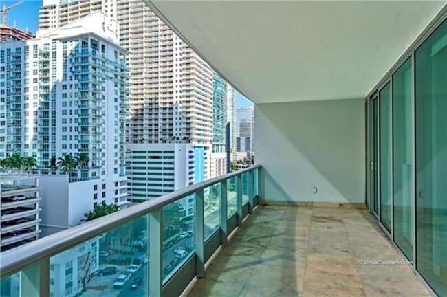 Foto del edificio - 1331 Brickell Bay Dr