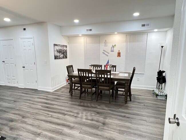 Building Photo - 2522 Barre St