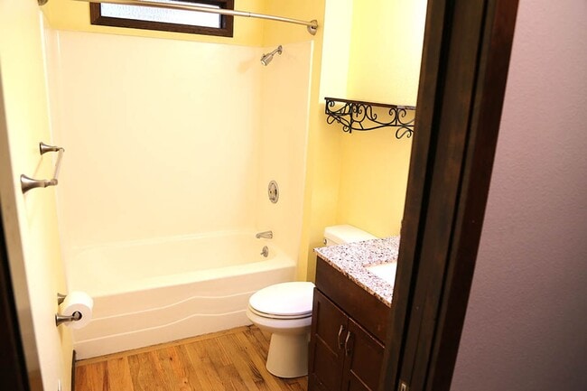 Building Photo - 4 bed 3 bath home, Lease through June 2026