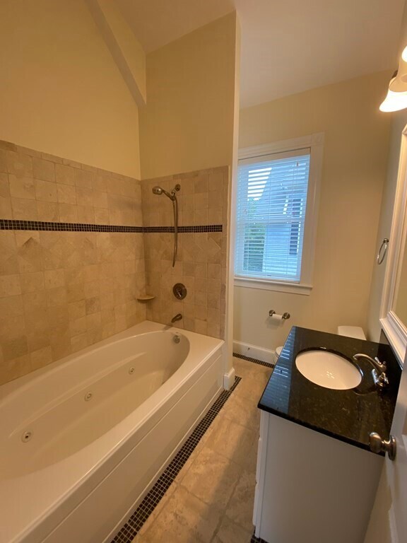 Building Photo - 49 Cedar St