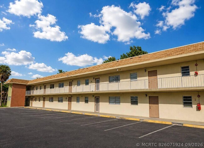 Building Photo - 609 S State Rd 7