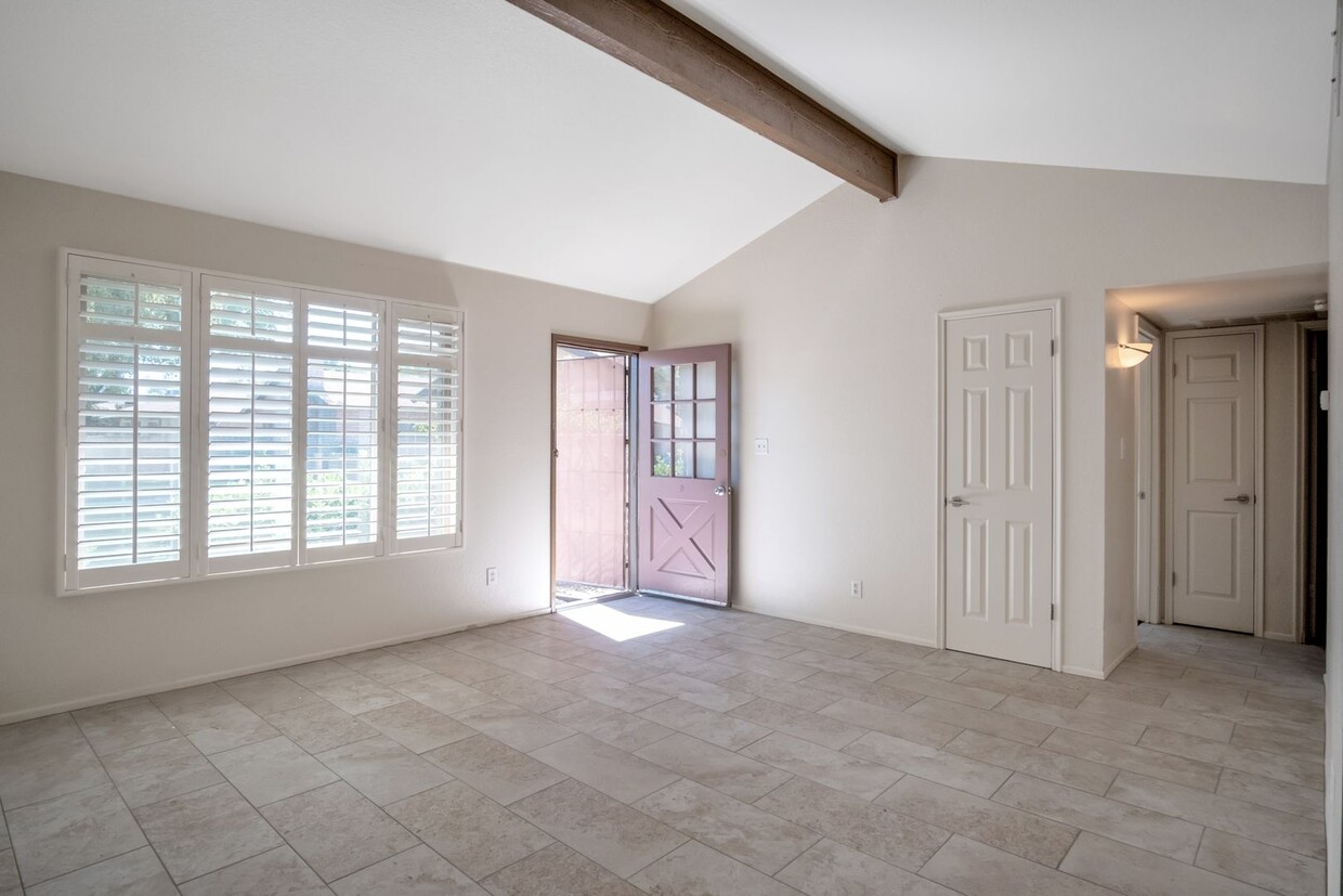 Foto principal - Charming 2 Bed Patio Home in Tempe! Cross ...