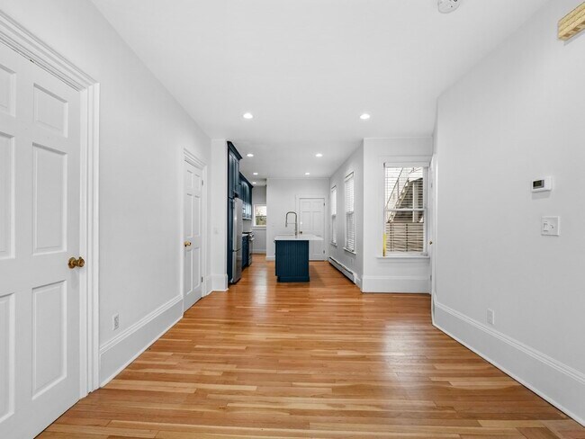 Foto del edificio - 271 Bunker Hill St