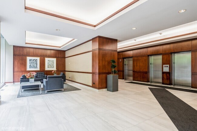 Foto del edificio - 1445 N State Pkwy