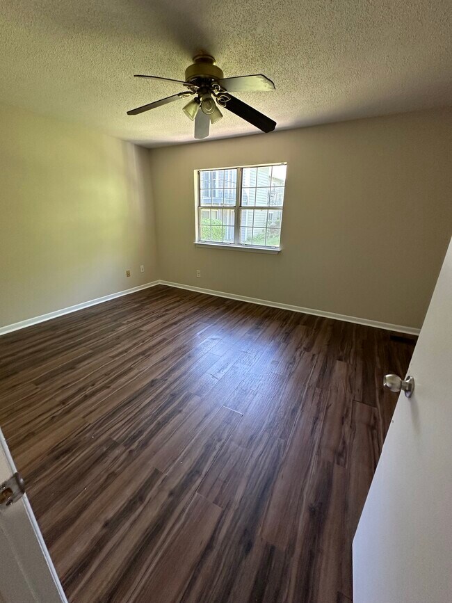 Foto del edificio - 2926 Heathstead Pl