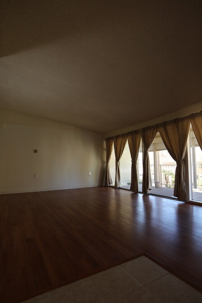 Living room - 563 Avenida Sevilla
