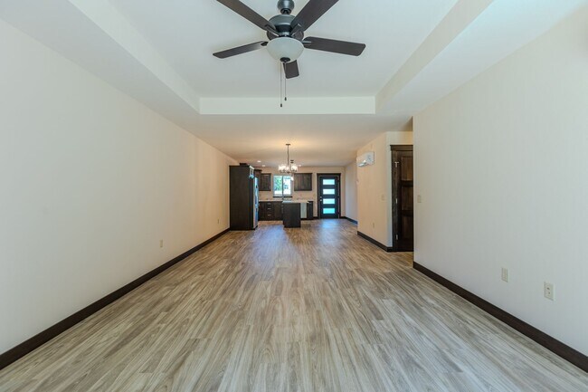 Building Photo - Altoona 10-Unit
