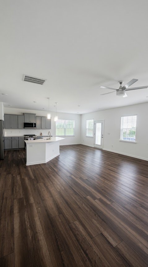 Building Photo - 5531 Hydrangea St
