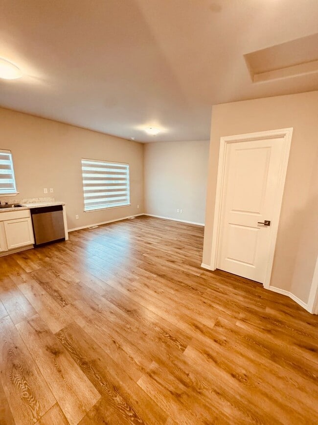 Building Photo - Beautifully designed condo!