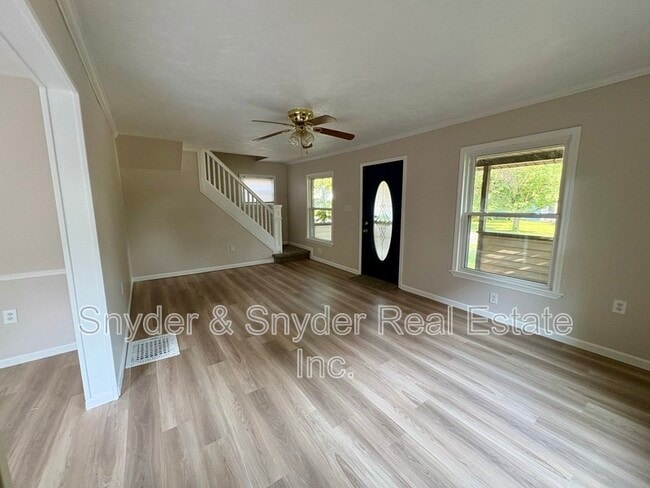 Building Photo - 605 Sackett Ave