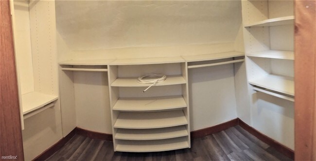 Foto del edificio - 4 br, 2 bath Townhome - 45 Brook Ave