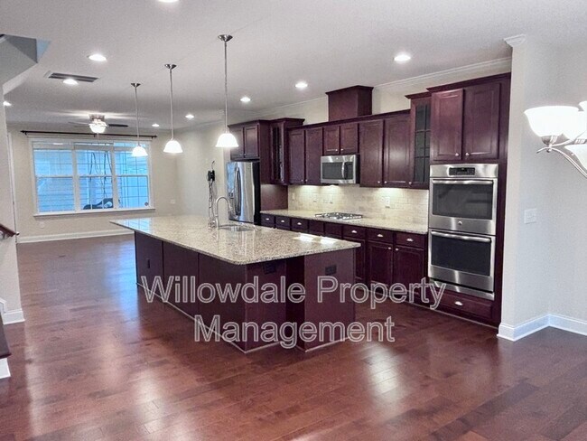 Foto del edificio - 136 Spring Pine Ln
