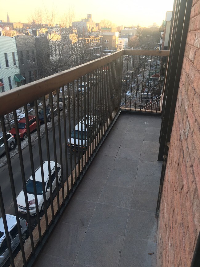 Foto del edificio - 1173 Greene Ave