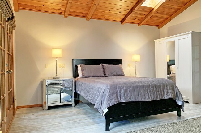 Foto del edificio - 5901 Colbath Ave