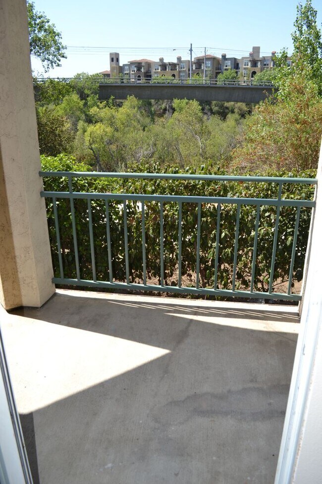 Foto del edificio - BEAUTIFUL RIVER FRONT CONDO IN THE "RIVER ...
