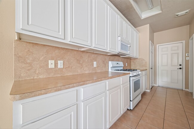 Foto del edificio - 5626 Claybeck Ln