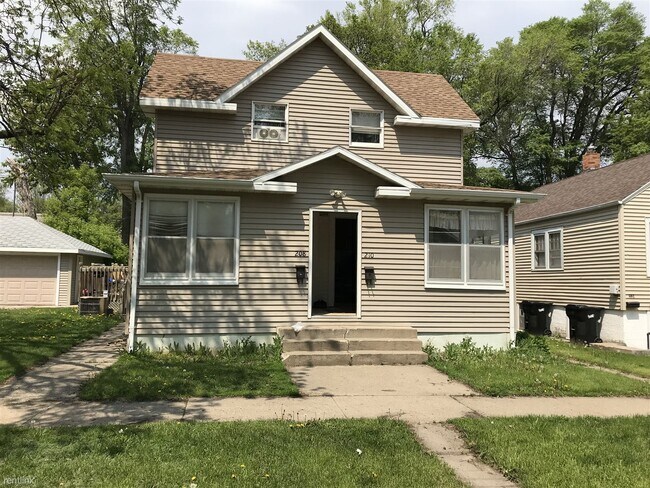 Building Photo - 2 br, 1 bath House - 210 E Avenue B